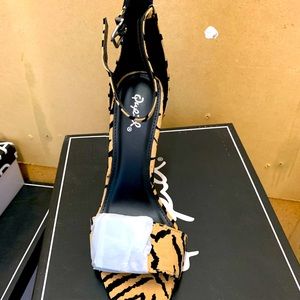 Women’s fraiser style heels tan black tiger stripe suede